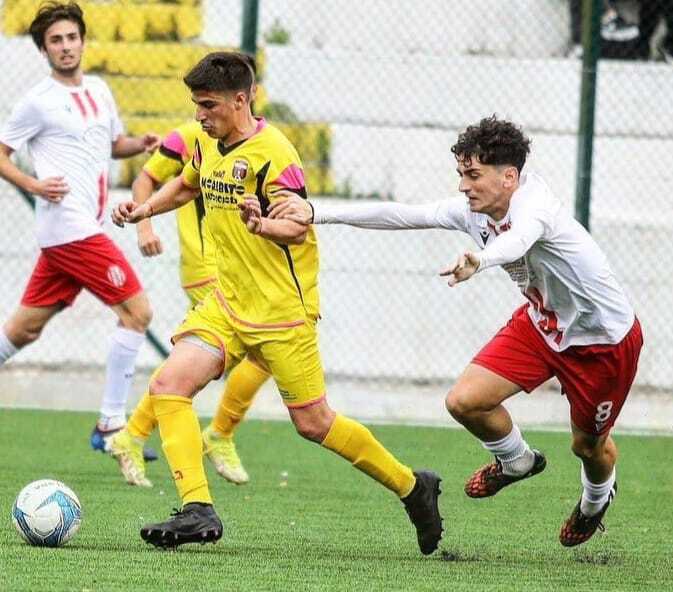 Nicolás-Straccia-Jugador-de-Fútbol-Profesional-Club-Soriano-Italia